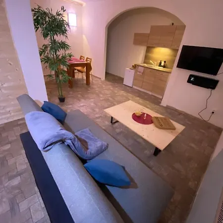U Namesti Apartment *